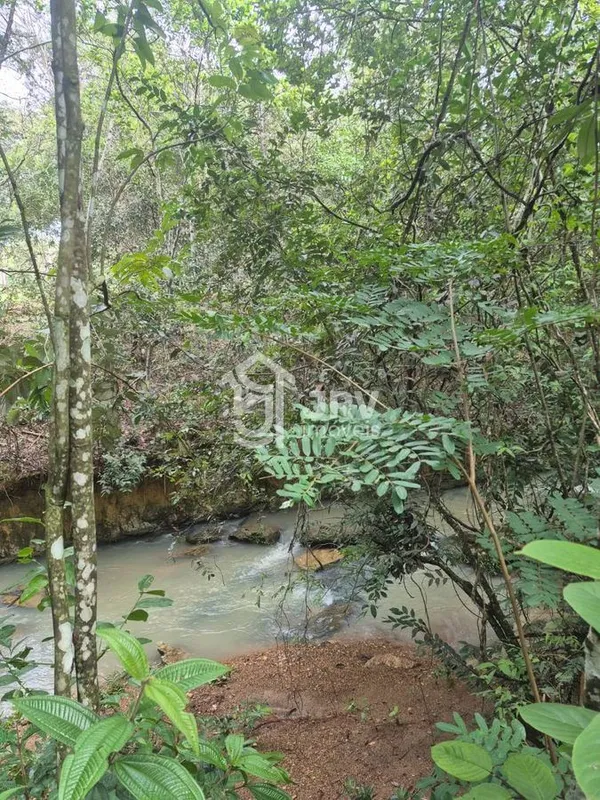 ?? Linda Chácara Residencial à venda! ??Localizada em um espaço amplo e tranquil...