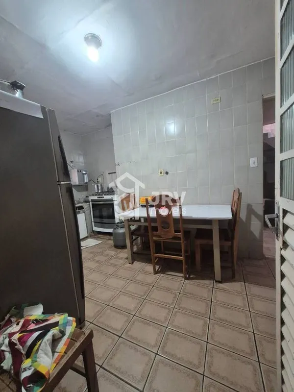 Oportunidade Única: Sobrado Espaçoso com Lava Jato Ativo no Jardim Oriente! Proc...