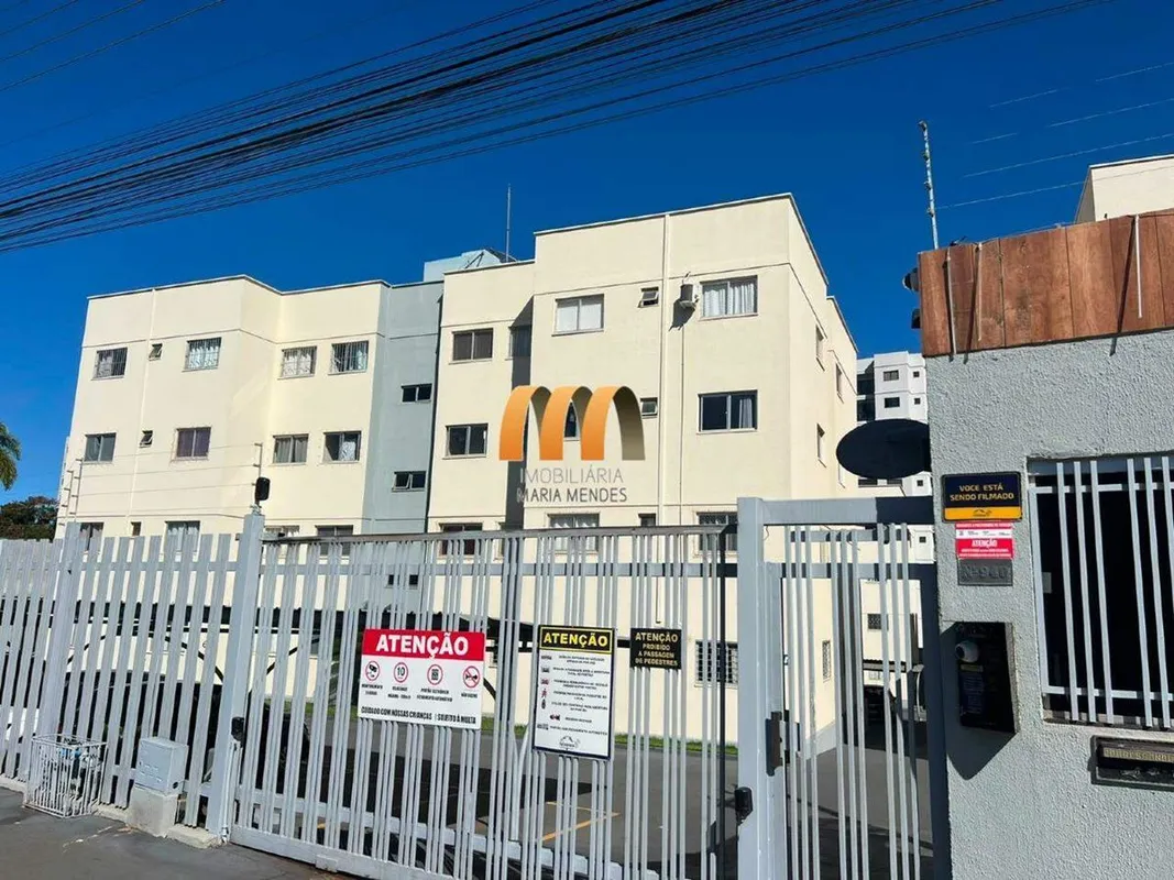 3 Quartos,1 Sala um Hall ,dois Banheiros ,1 cozinha ,uma área de serviço. 08/07/...