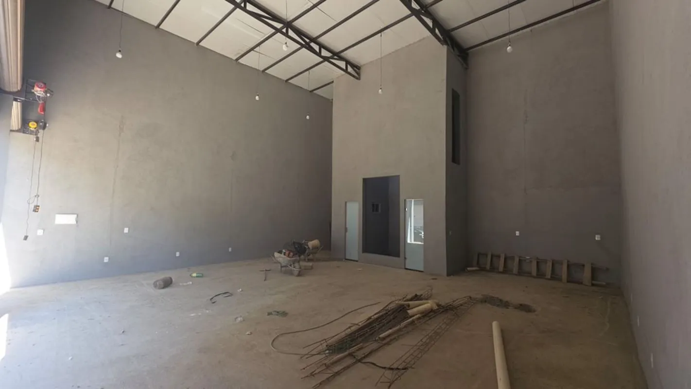 GALPÃO COM 300 M². PÉ DIREITO 6 METROS, 2 WC, + UM PARA BANHO, GALPÃO NOVO 2026,...