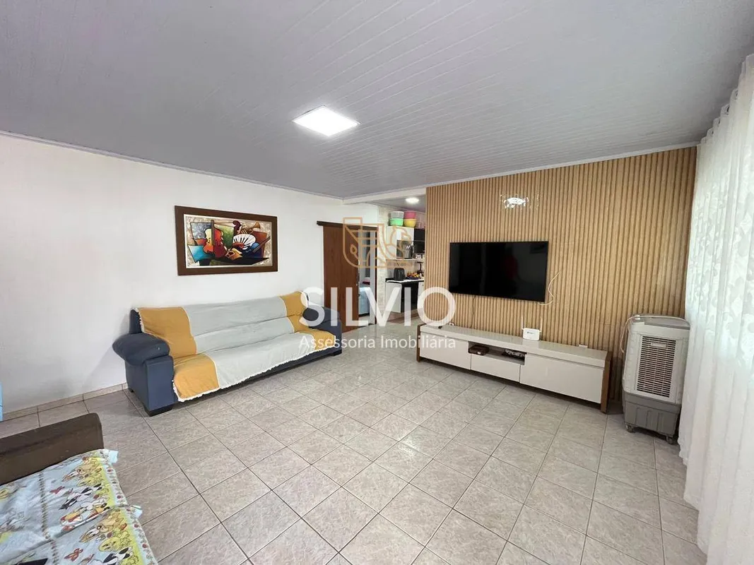 Oportunidade Casa Composta por 03 quartos 1 suite, sala pra 02 abientes garagem ...