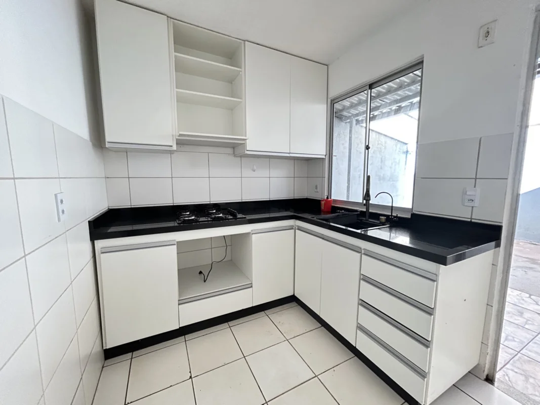 Descubra uma casa confortável e valorizada na QC 15 Rua G, no bairro Jardins Man...
