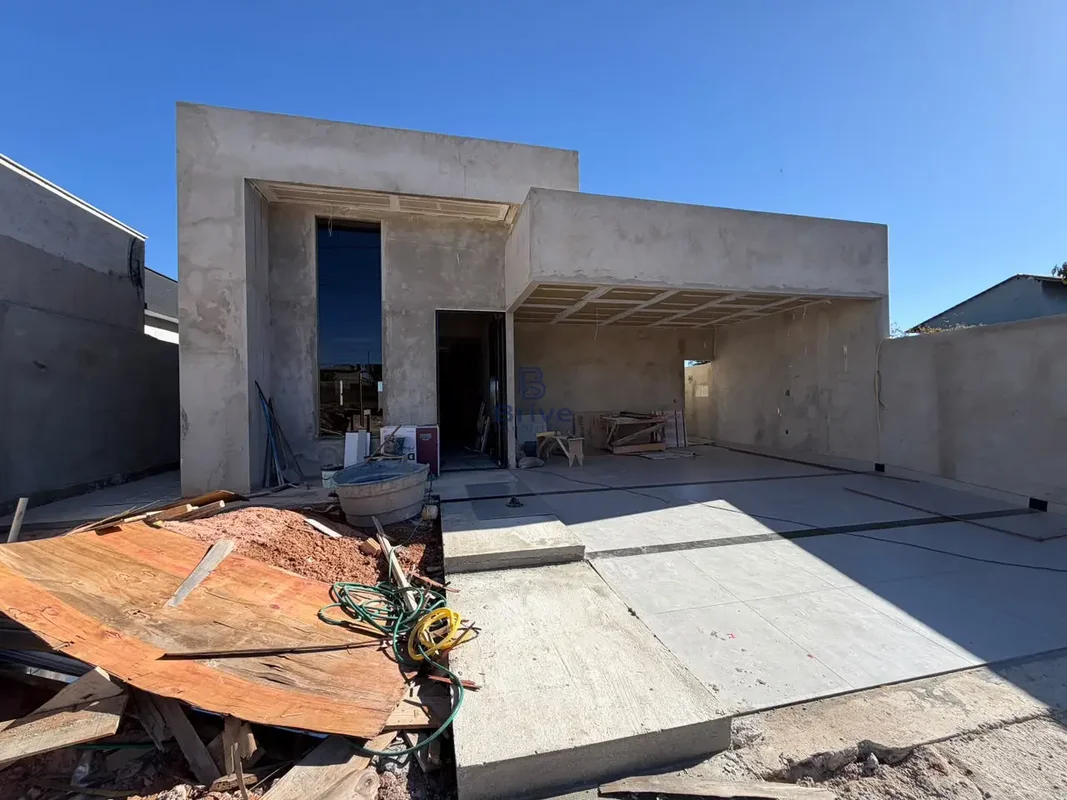 Casa na Ponte Alta Norte, na Av. São Francisco, em condomínio fechado, com proje...