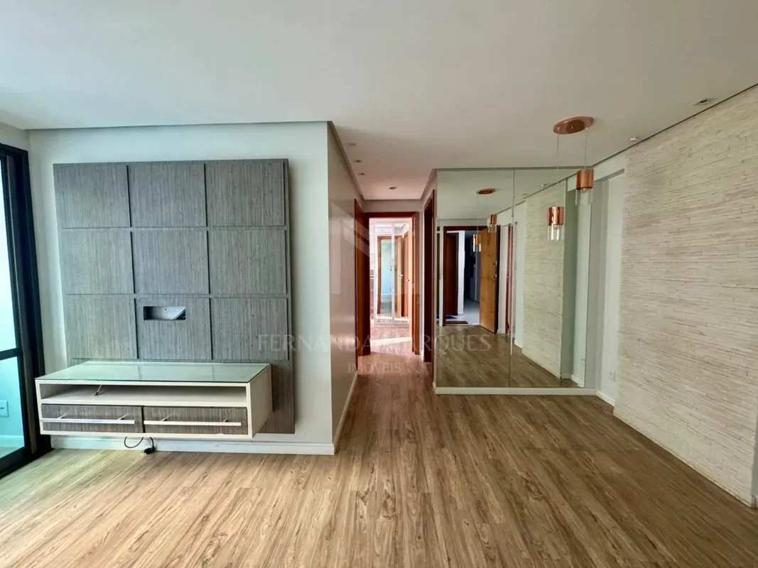 Fernanda Marques vende ótimo 2 quartos em Águas Claras.Edifício Chamonix Village...