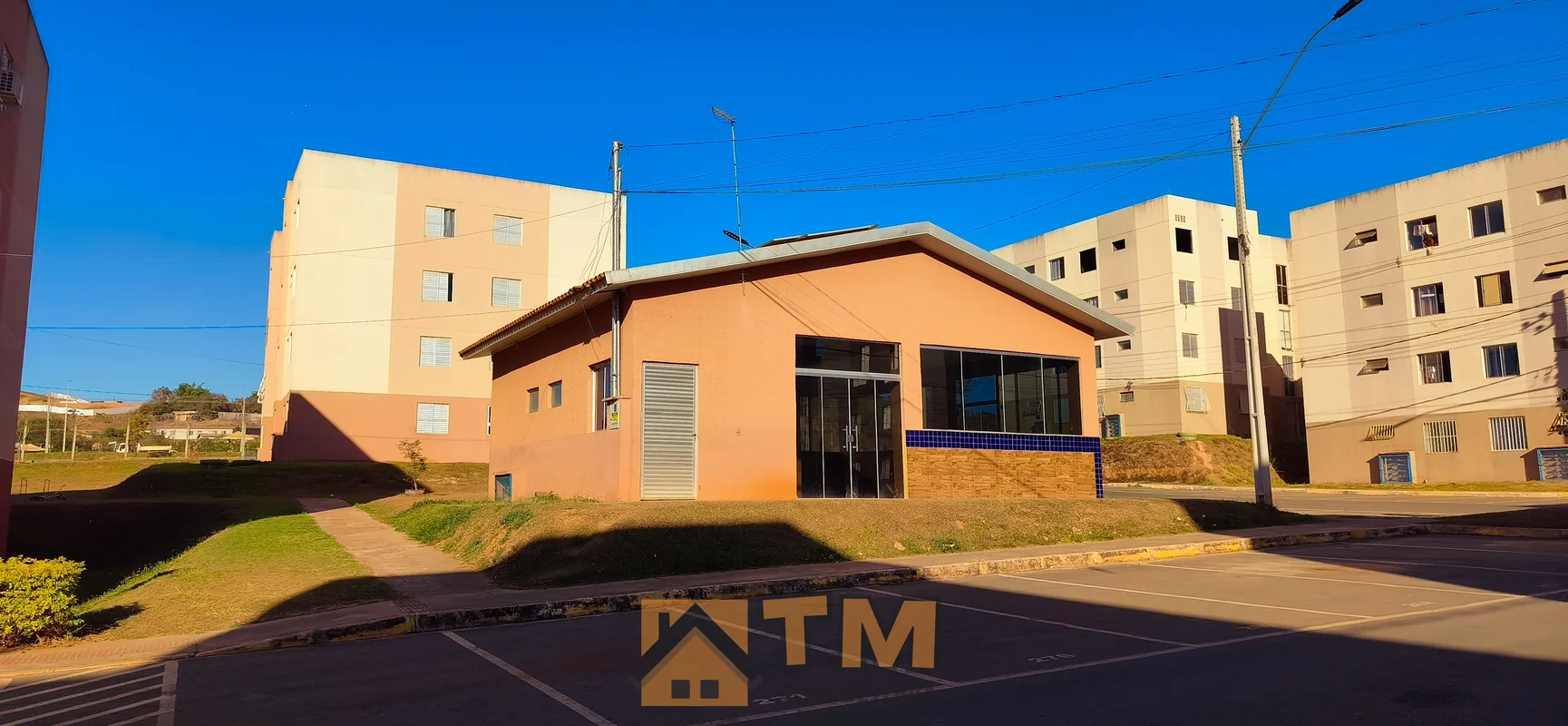 TM CONSULTORIA Imobiliária VENDE:APARTAMENTO TERCEIRO ANDAR NO CONDOMINIO Crixás...