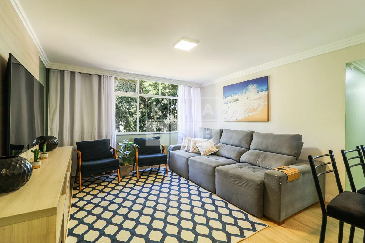 São 75 m² muito bem resolvidos, completamente reformados, com uma planta intelig...