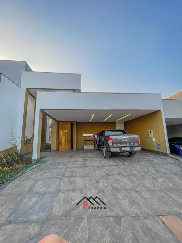 - Aproximadamente 370m de área construída e 400m de lote - 04 Belas suítes - Esc...