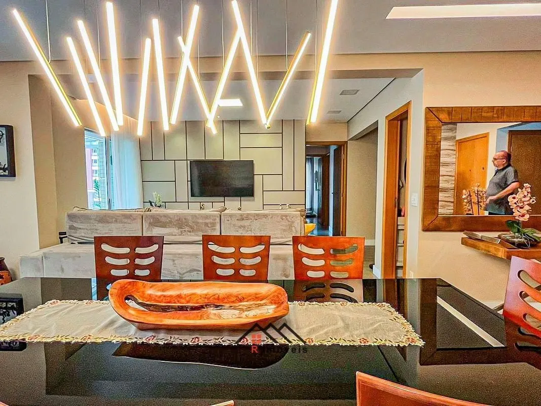 Apartamento em Águas Claras Área útil: 135m2 Planta original 4 suítes mais 1 esc...