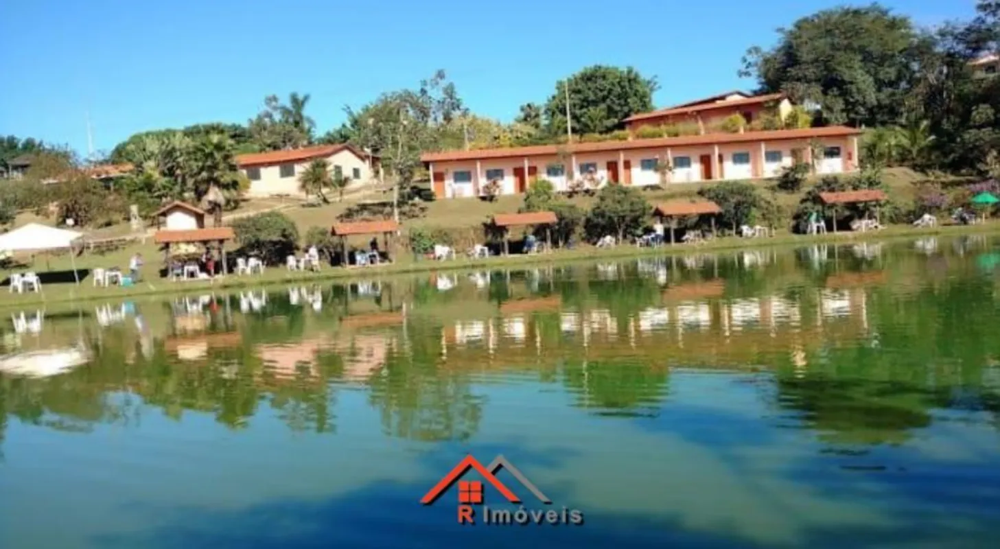 VENDO HOTEL FAZENDA Localizado próximo de Brasília, cercada por uma natureza exu...