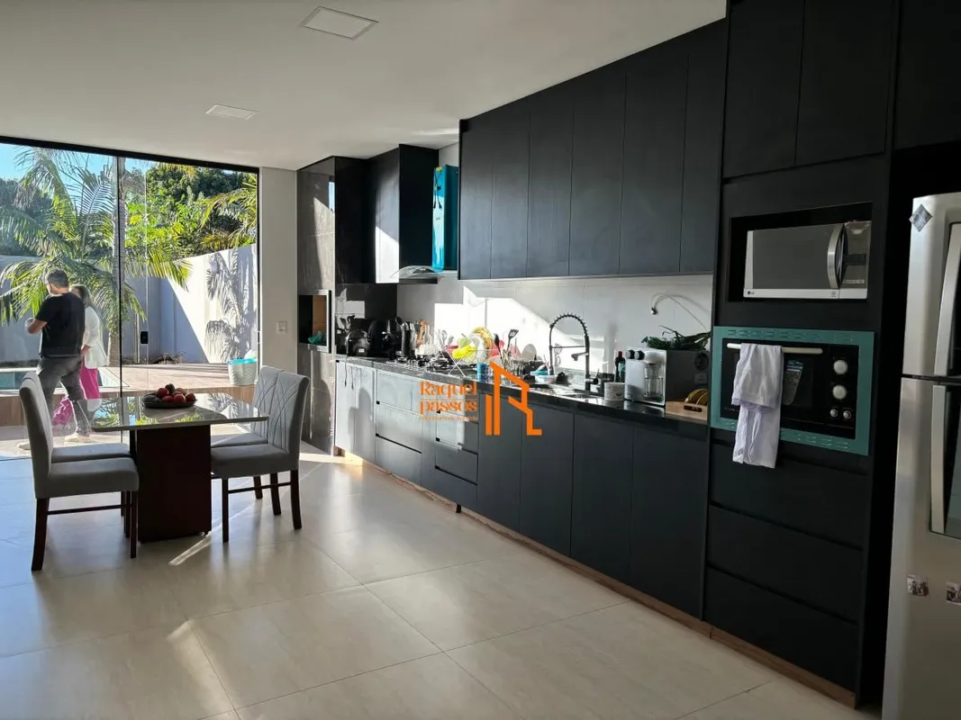 Casa em Arniqueiras Nova Colada no Park Way 200m2 área construída 3 quartos/ com...