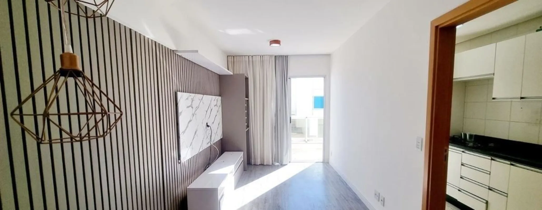 Investimento: R$ 660.000,00 Metragem: 74m² de área útil Detalhes do imóvel: Sala...