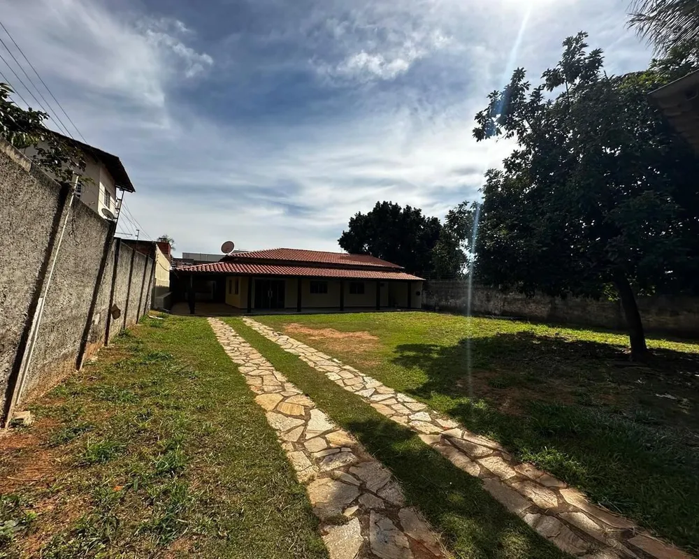 Investimento: R$ 890.000,00 Localização: Arniqueira Perto da saída principal da ...