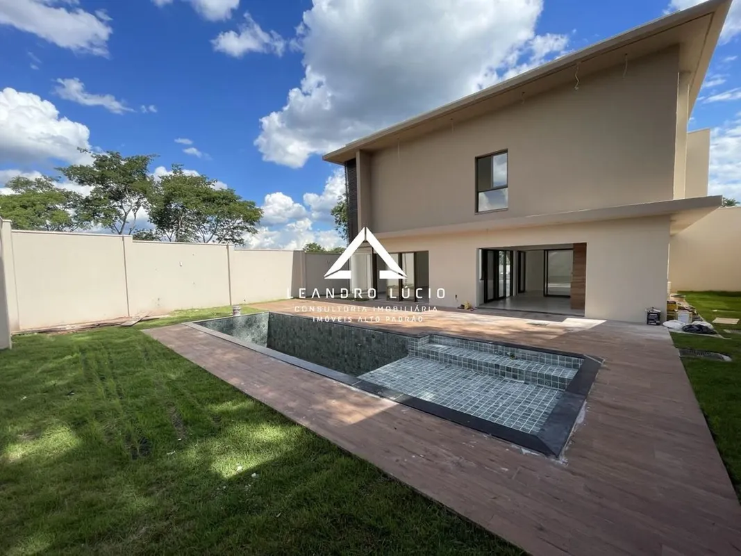 Sobrado à Venda no Portal do Sol Garden Goiânia 4 Suítes, Piscina Aquecida e 580...
