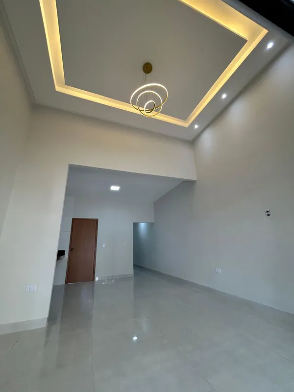 Apresentamos esta belíssima casa nova, projetada para quem valoriza conforto, so...