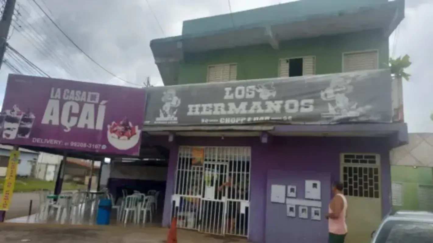 O sobrado está localizado no bairro Recanto das Emas possui 250 metros quadrados...