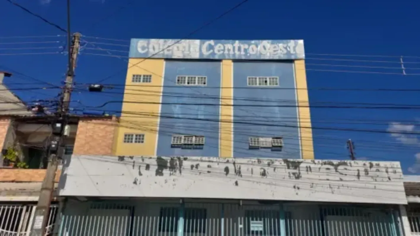 Vendo lote comercial com 560 m² escriturado com galpão de 100 m² ao lado do Atac...