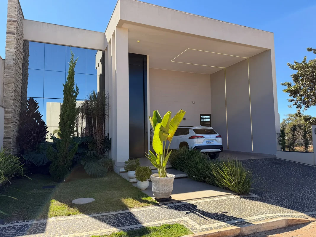 Ponte Alta NorteRua JK Condomínio fechado Casa composta por:- 3 suítes planejada...