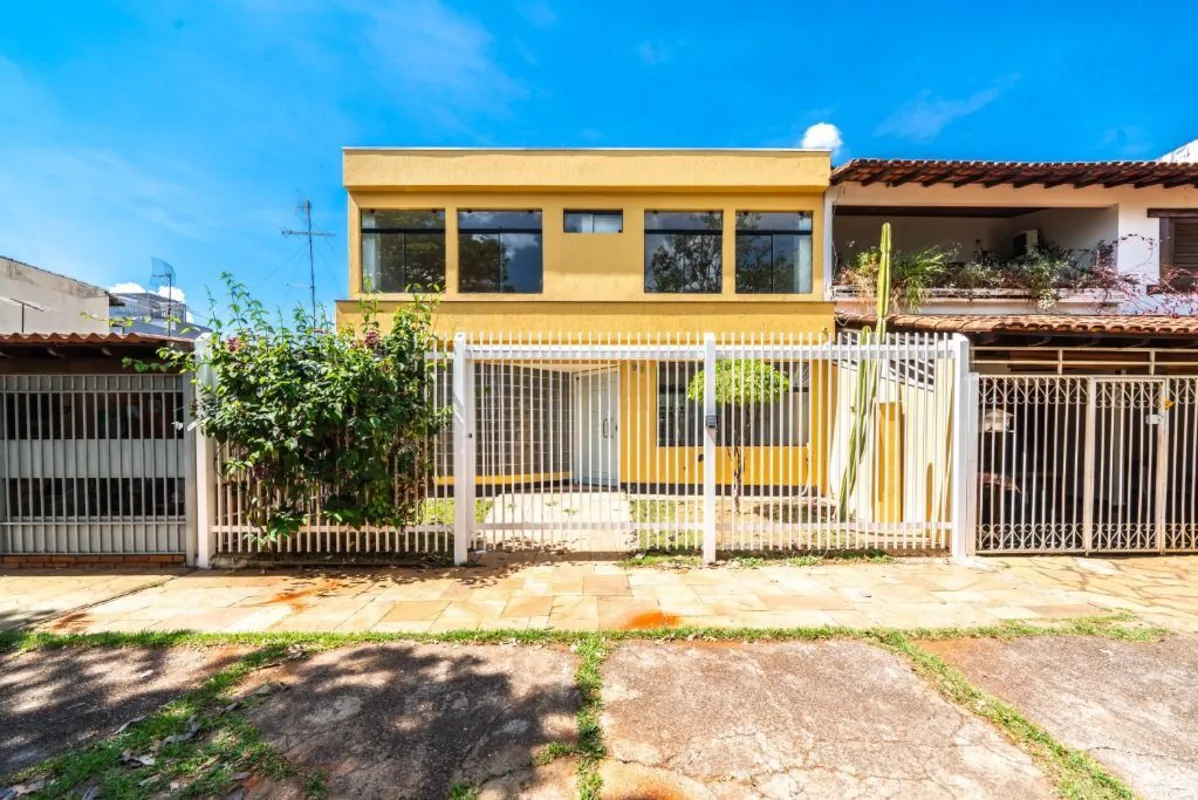 SHIGS 715 | Casa à Venda na Asa Sul - Ampla, Versátil e Ideal para Residência ou...