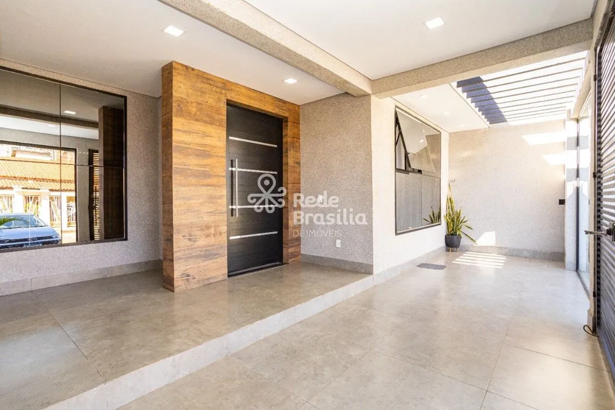 Casa Moderna à venda - QE 24, Guará II. Linda casa térrea reformada com excelent...