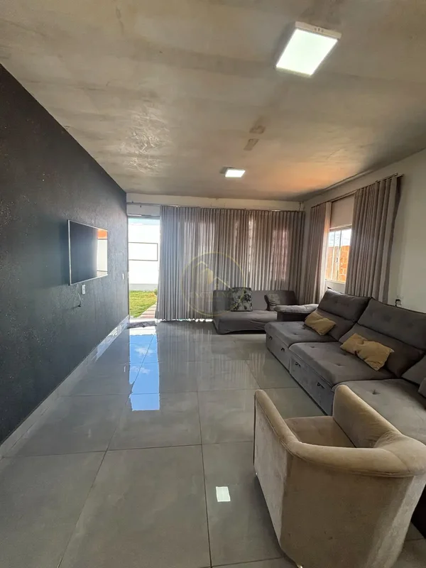 Excelente casa térrea na LAJE e ótima localização;2 quartos sendo 1 suíte;Banhei...