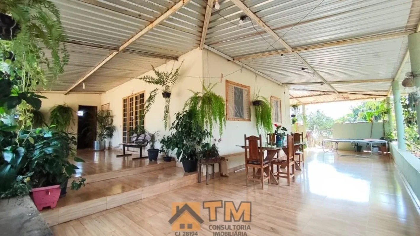 VENDE:CHÁCARA DE 2.5 HECTARES NO CAFÉ SEM TROCO.1° CASA COM 2 QUARTOS, SALA, COZ...
