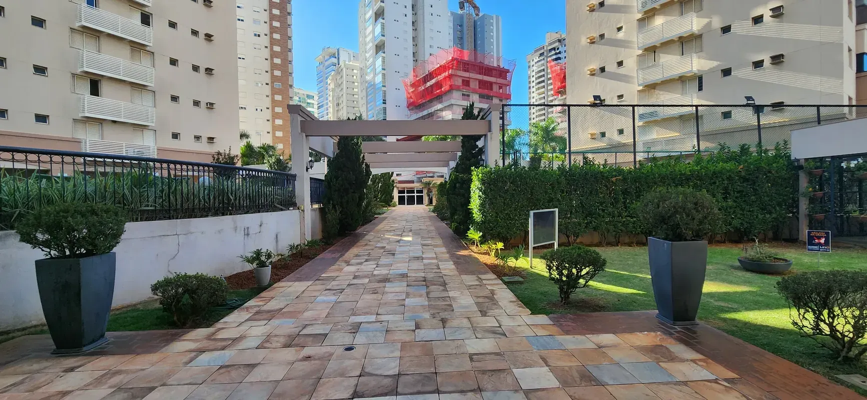 Apartamento 2 suítes mobiliado no melhor Condomínio Clube do Parque Flamboyant.A...