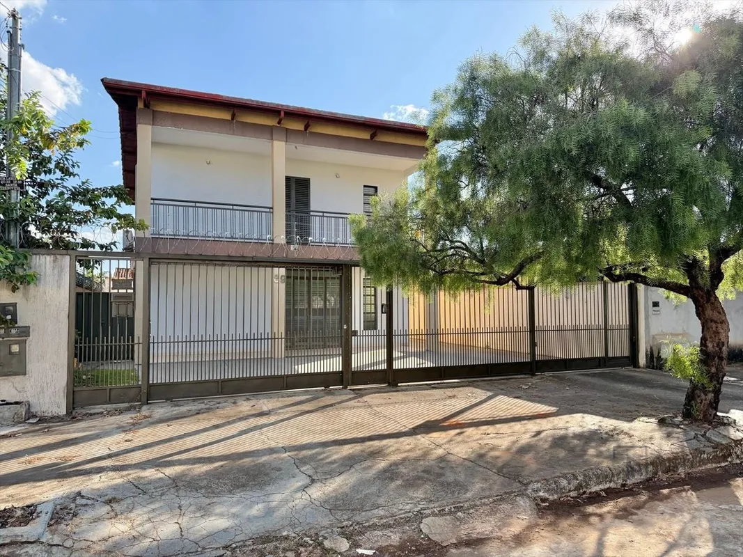 Sobrado a venda no bairro Santa GenovevaLocalizando em uma rua tranquila próximo...