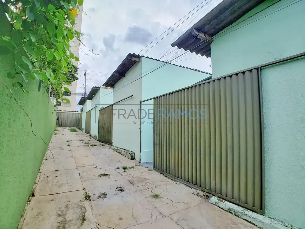 Casa para alugar, com:01 quarto;01 banheiro social;Sala e cozinha americana inte...
