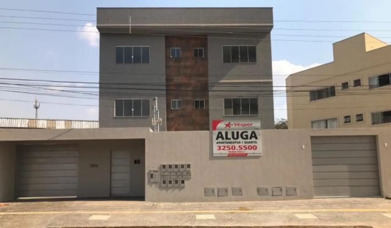 01 Suíte, sala, cozinha americana com bancada, área de serviços e 01 garagem. Ap...
