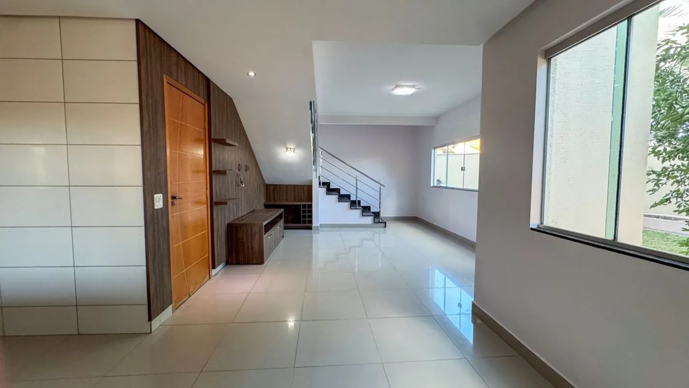 Descubra o conforto e a amplitude de um sobrado ideal para sua famÃ­lia em Apare...