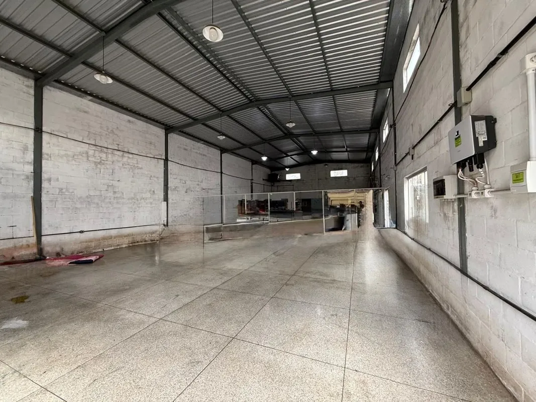 GalpÃ£o localizado em regiÃ£o estratÃ©gica de Aparecida de GoiÃ¢nia, com fÃ¡cil ...