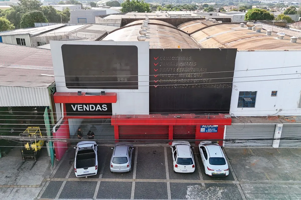 Excelente oportunidade para o seu negÃ³cio com este amplo galpÃ£o comercial loca...