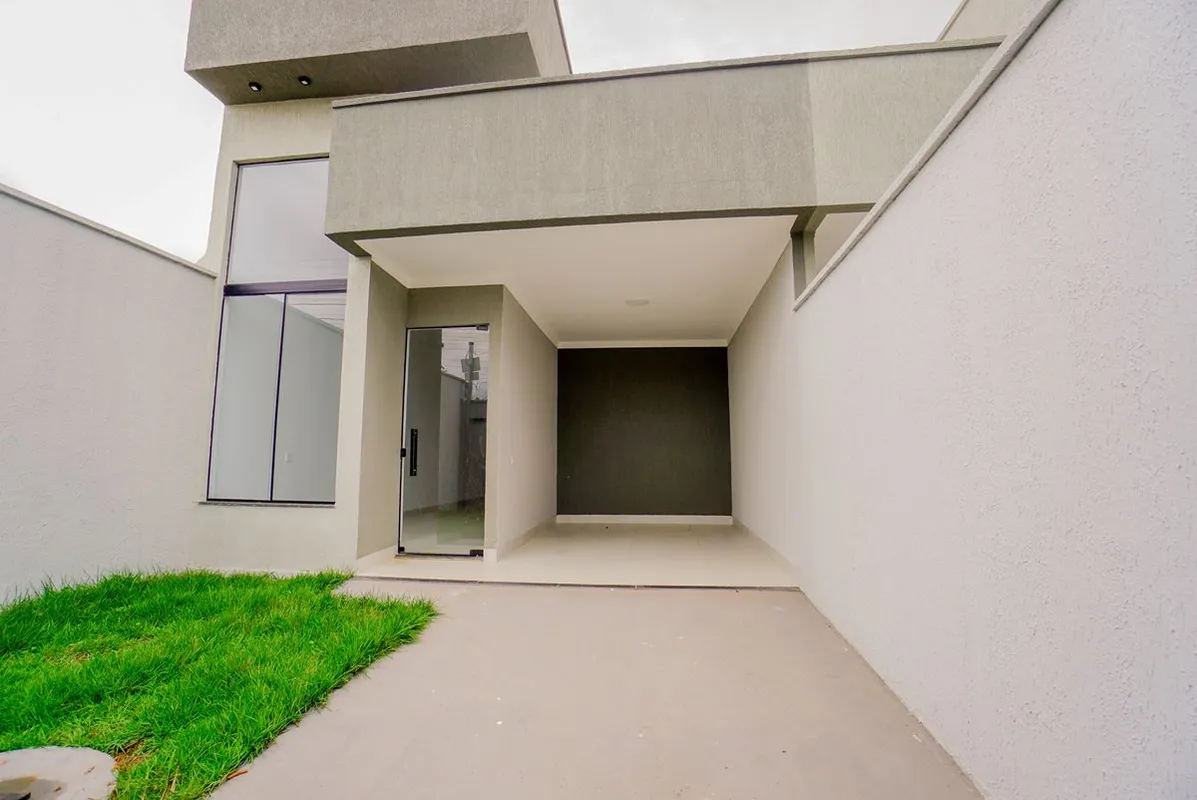 Apresentamos uma excelente casa Ã  venda no Parque Itatiaia, em Aparecida de Goi...