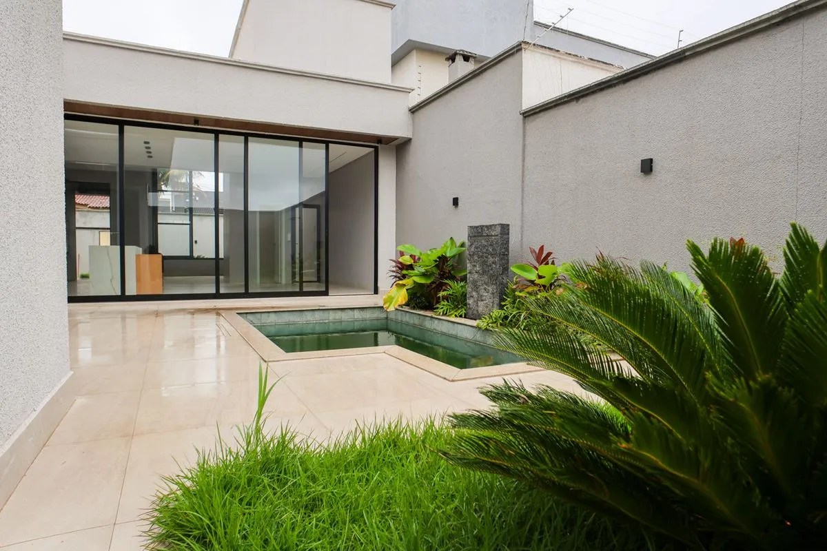 Casa de 194mÂ² com 03 suÃ­tes, sala com pÃ© direito duplo e escritÃ³rio. Ãrea d...