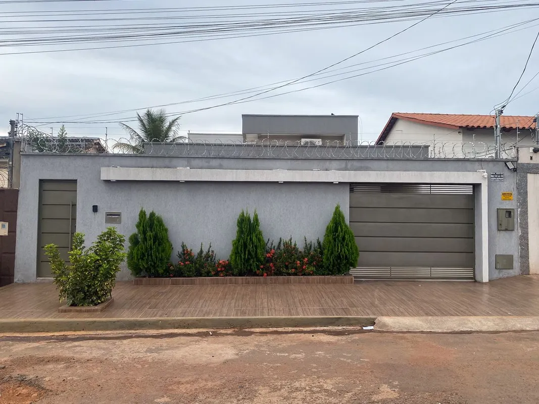 Casa de 156 mÂ² com 03 quartos, sendo 01 suÃ­te, banheiro social e lavabo. Possu...