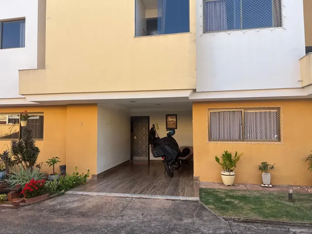 Sobrado à Venda em Condomínio |5 Quartos 3 Suítes Área Gourmet Lazer CompletoExc...