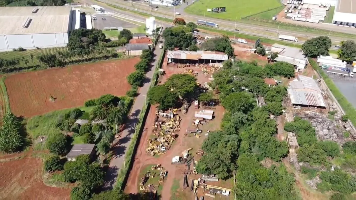 Área Comercial para Locação em Localização Estratégica às Margens da BR-153Excel...
