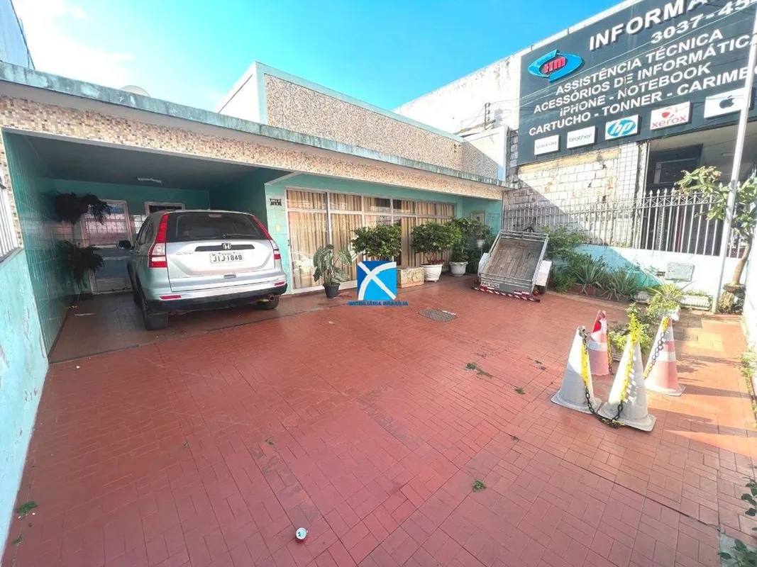 Imobiliária Brasília vende excelente casa na QNA 17 frente para Avenida Comercia...