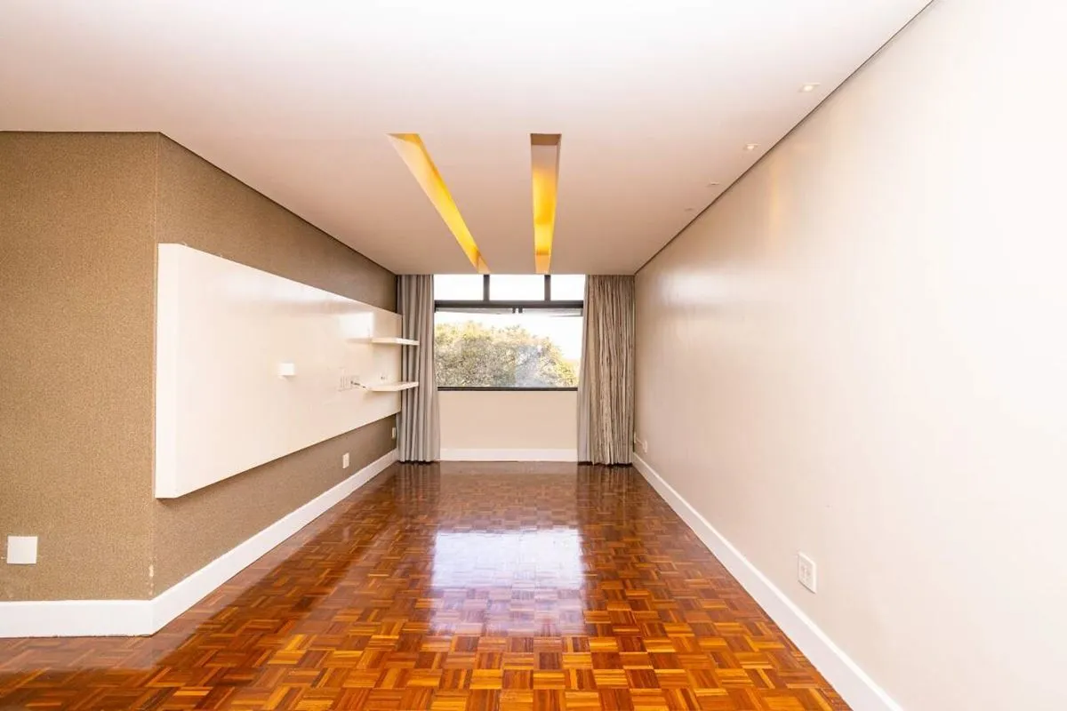  SQS 109 - Apartamento Reformado | 3 Quartos | Suíte | Vaga de Garagem | Vista L...