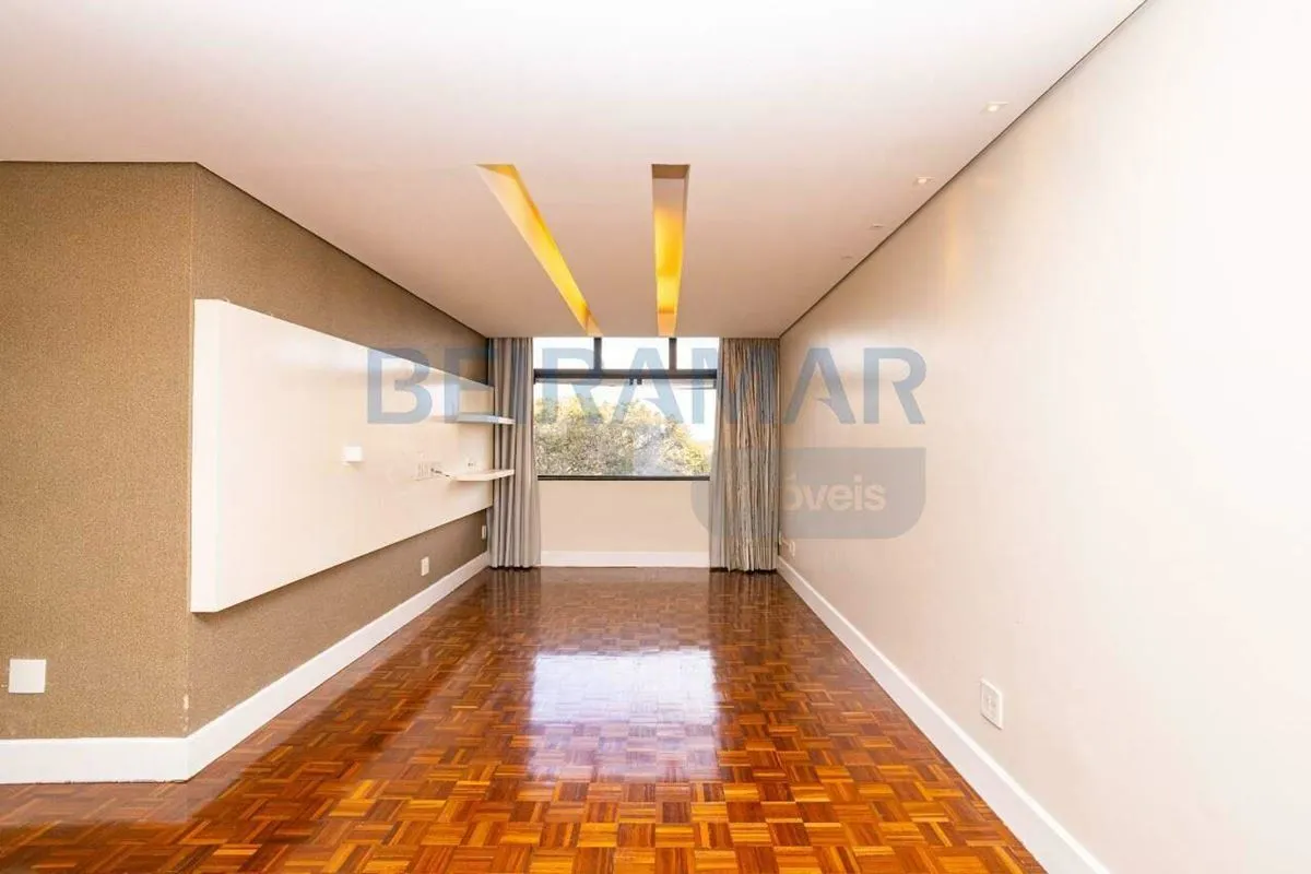  SQS 109 - Apartamento Reformado | 3 Quartos | Suíte | Vaga de Garagem | Vista L...