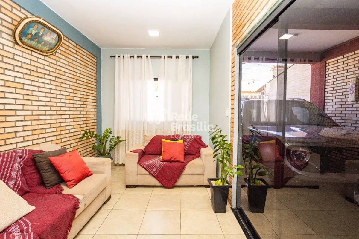 QR 402 | Casa com 3 pavimentos - Varanda | Samambaia Norte Sobrado à venda na Sa...