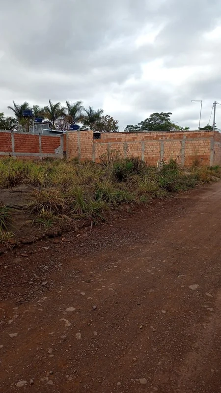 Imóvel para venda tem 200m² em - AGUA QUENTE - ACEITA CARROFernando Silva Corret...