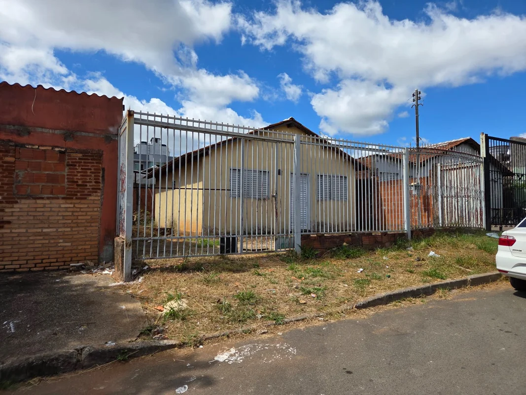 Casa com localização privilegiada de 2 quartos na QD 201 do Recanto das EmasFern...