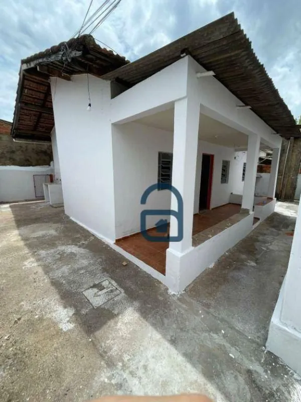 Se você procura uma casa espaçosa, funcional e bem localizada, esta é uma excele...