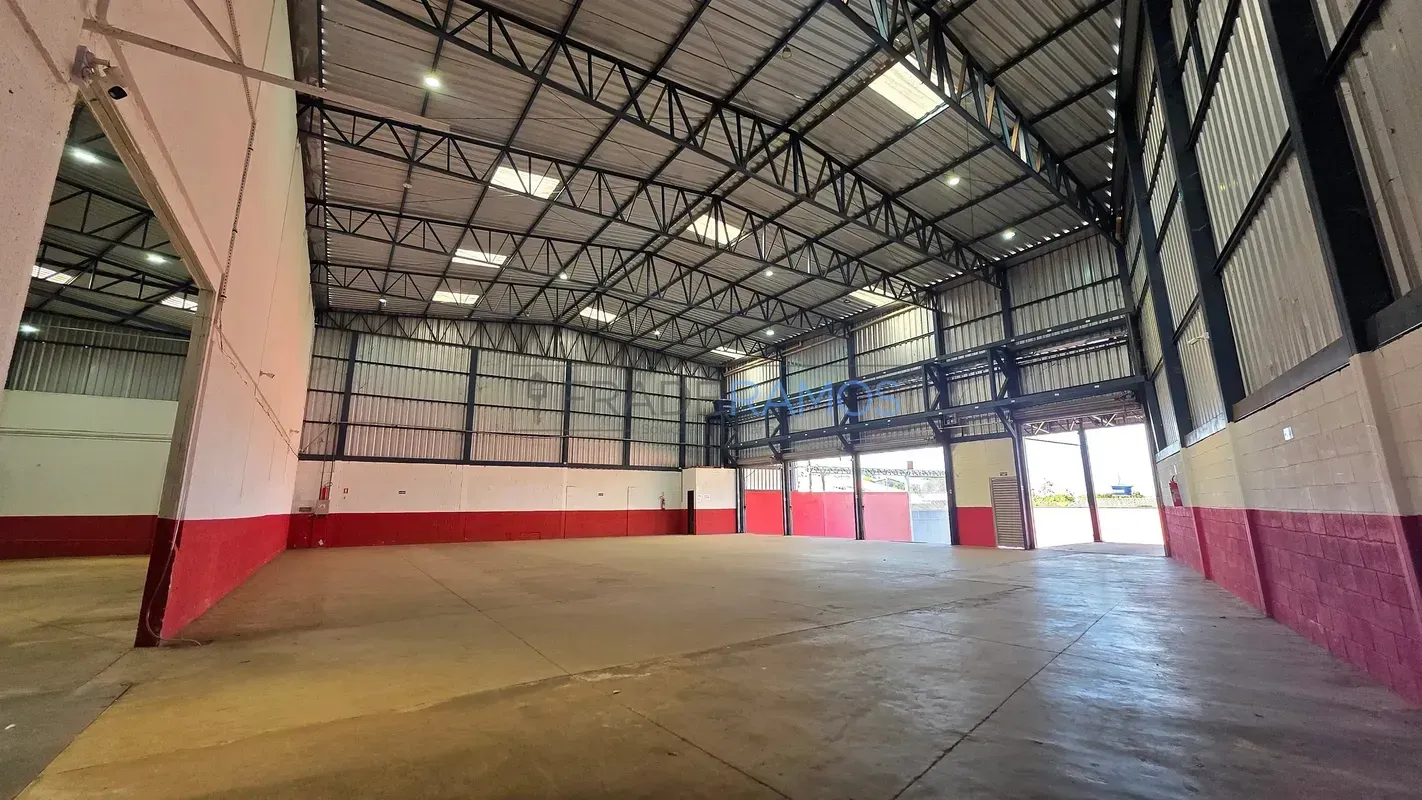 Galpão Logístico para Locação 1.320m² Construídos 6 Docas Pátio para Manobra Pró...