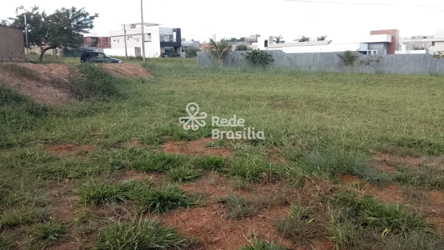 Terreno à Venda - 300 m²Excelente oportunidade para construir a casa dos seus so...
