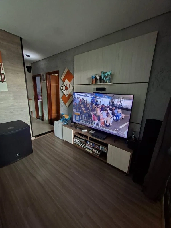 Excelente casa térrea com fino acabamento (NÃO É NA LAJE), forro de gesso;3 quar...