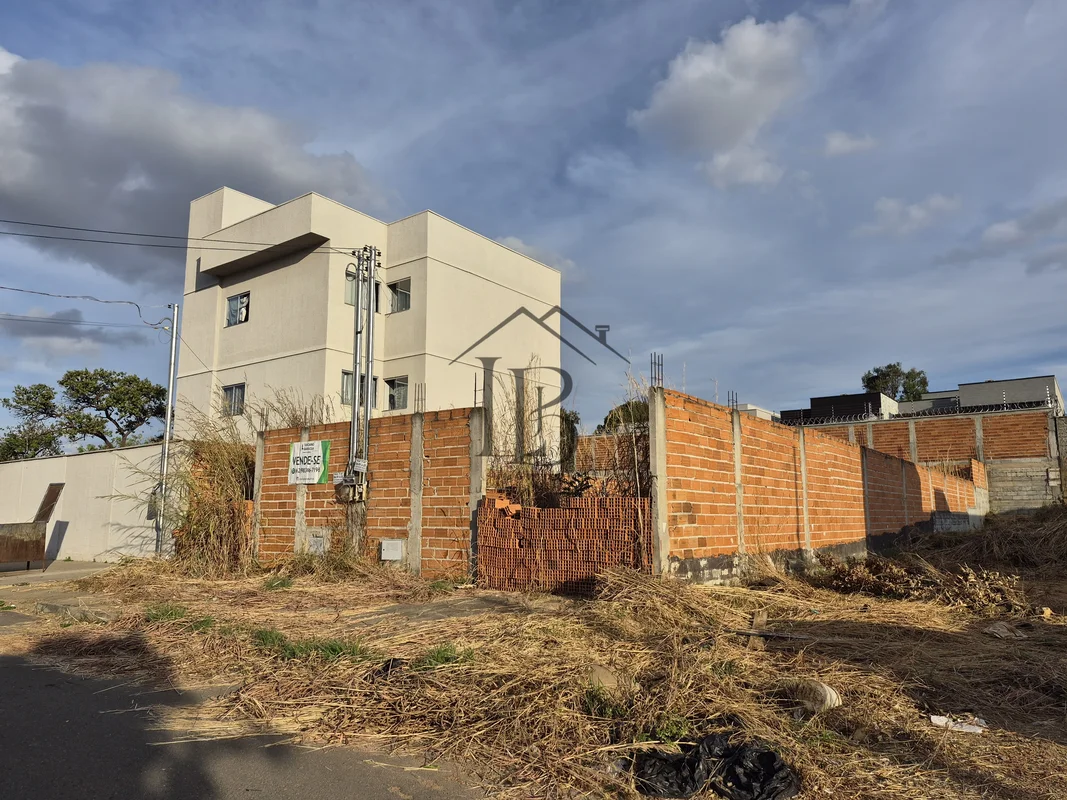 Lote residencial setor FaiçalvilleRua F46Qd 69 Lt 20402m² ( 12 x 33,50)Lote mura...