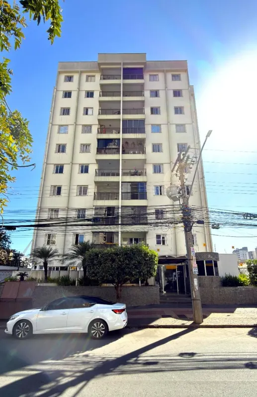 Apartamento com 03 quartos sendo 01 suíte, sala ampla, sacada, banheiro social, ...