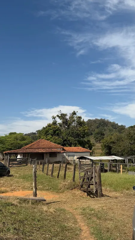 Oportunidade única na GO-060!Fazenda com 17 alqueires, totalizando aproximadamen...